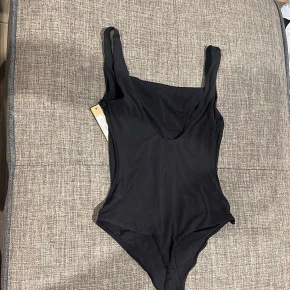 Skims Fits Everybody Square Neck Bodysuit - Picture 3 of 6